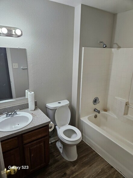 Building Photo - Room in Duplex on Stalcup Rd