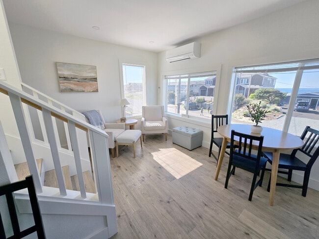 Building Photo - 121 S Miller St