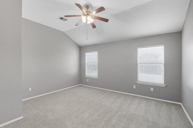 Building Photo - 257 Firwood N