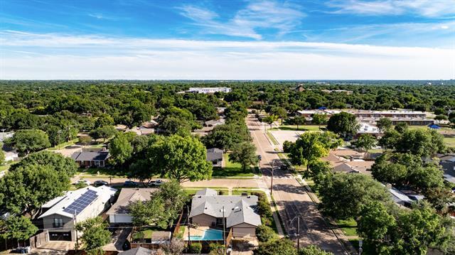 Building Photo - 10305 Robindale Dr