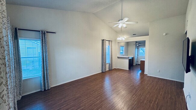 Building Photo - 1014 Kajon Cove