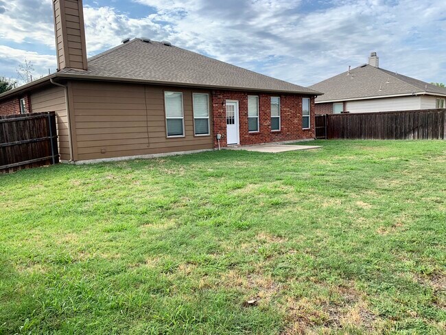 Building Photo - 1415 Millbrook Ln