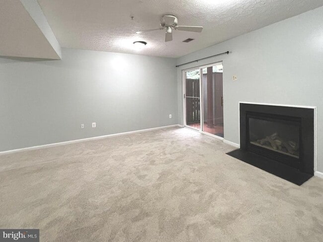 Building Photo - 2610 Streamview Dr