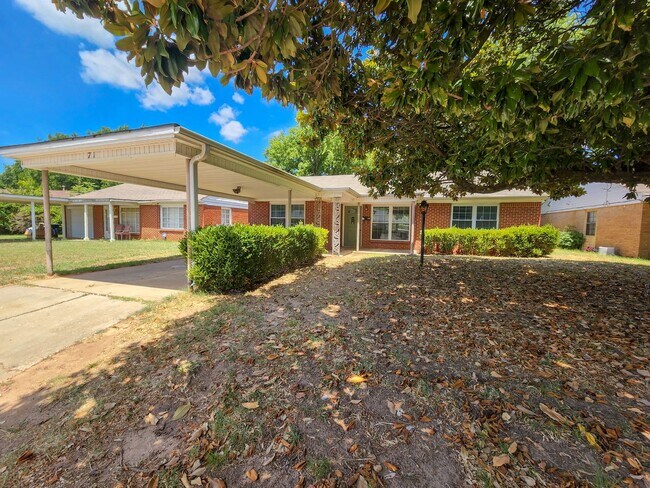 Building Photo - 3 Bedroom 2 Bath brick home in Shawnee