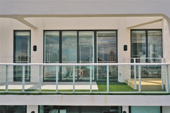 Building Photo - 4000 Island Blvd