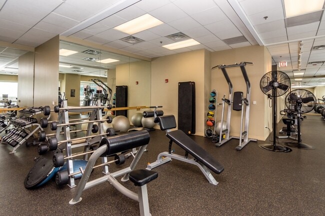 Building Photo - 512 N McClurg Ct