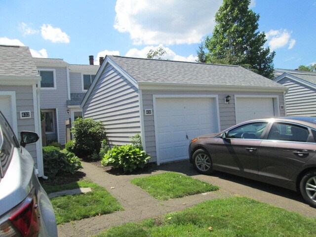 DET GARAGE - 430 Thoreau St