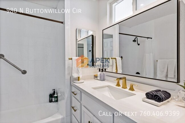 Building Photo - 980 N Buttonwillow Cir