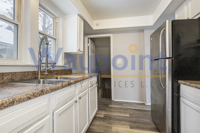 Building Photo - 912 Zeeland Ct NE