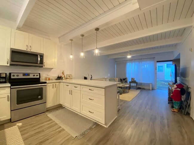Building Photo - 1449 Hunakai St