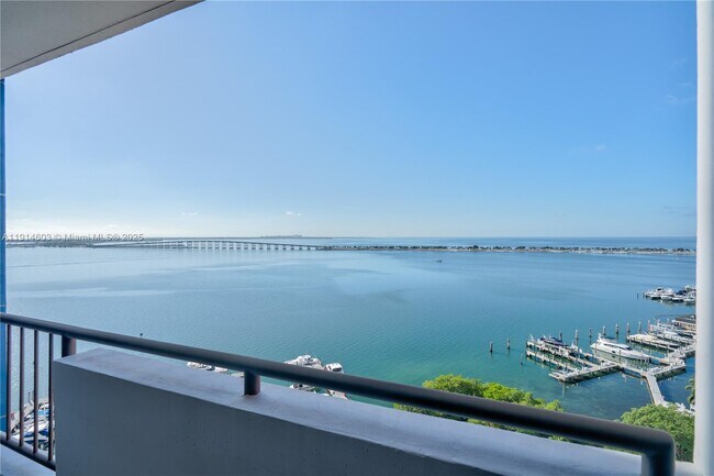 Building Photo - 1581 Brickell Ave