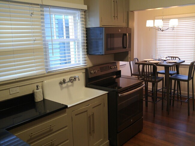 Building Photo - 170-704-708 Broadway Duplex, Bend