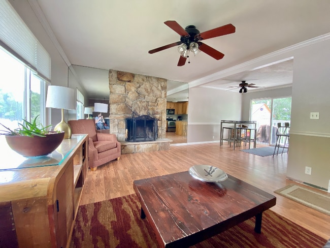 Building Photo - 11540 Sandy Creek Dr
