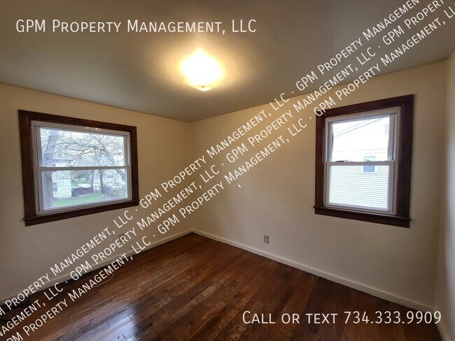 Building Photo - 33058 Alanson St