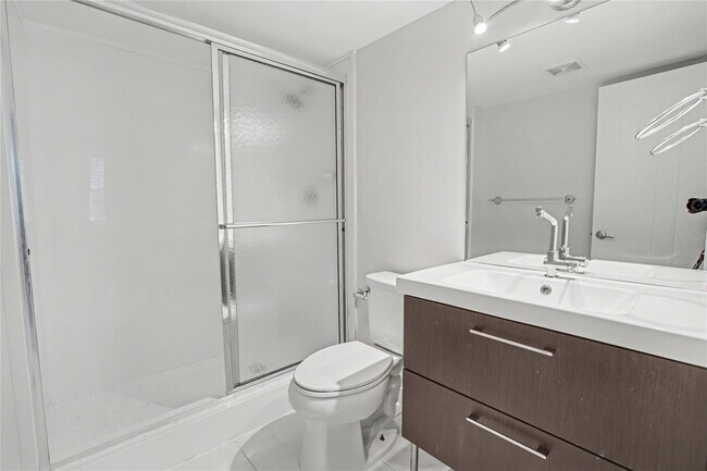 Building Photo - 1009 N Ocean Blvd