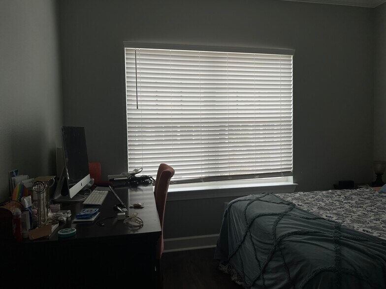 Building Photo - 3217 Moorings Dr S