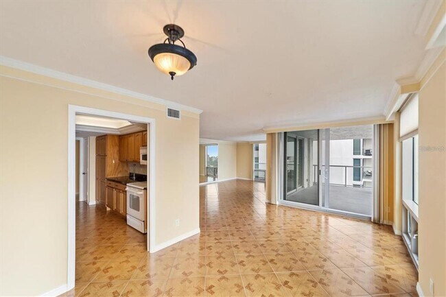 Building Photo - 1111 N Gulfstream Ave