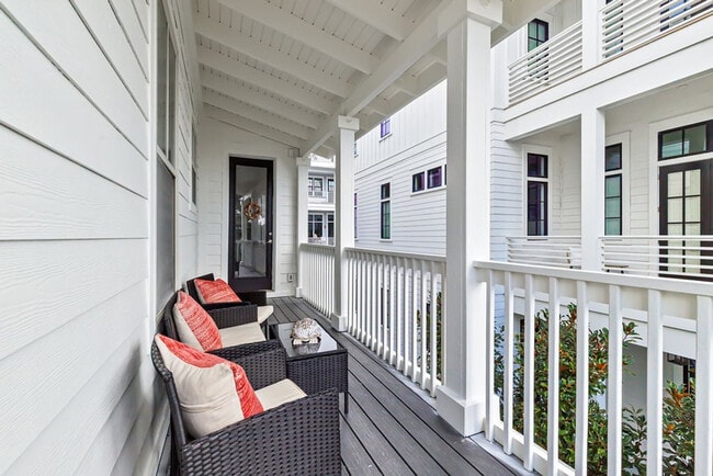 Building Photo - 337 Grande Pointe Cir