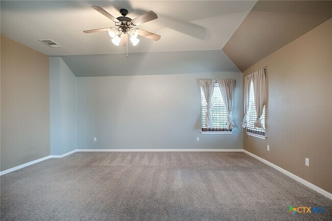 Building Photo - 606 Fairmont Dr