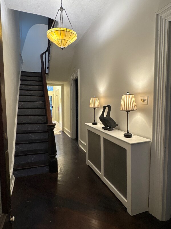 Building Photo - 615 W Market St