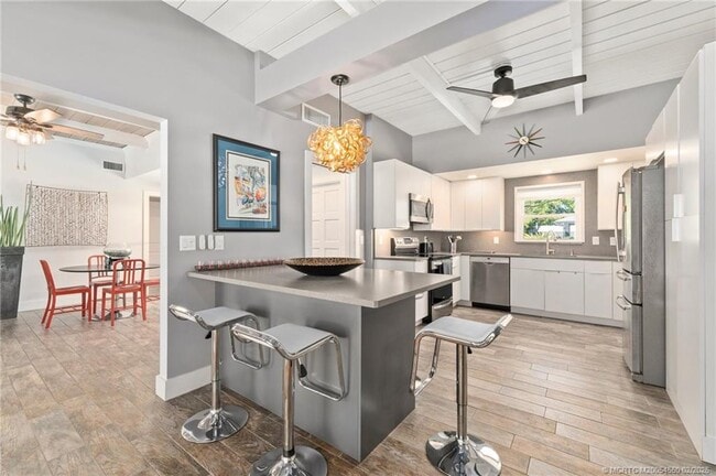 Building Photo - 530 S Manor Dr