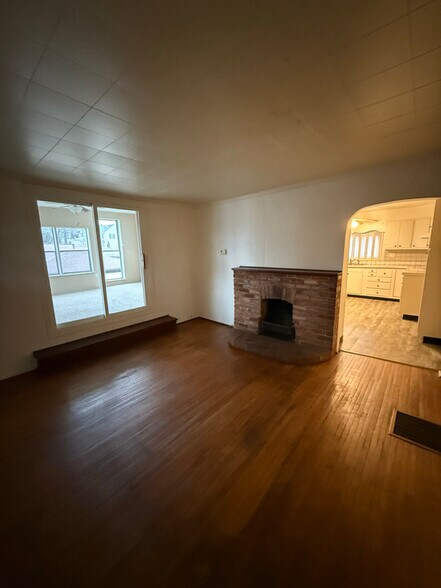 Building Photo - 15 Arlington Ave