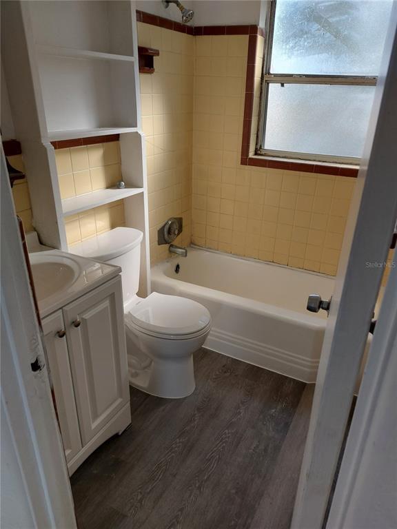 Building Photo - 104 W Lancaster Rd