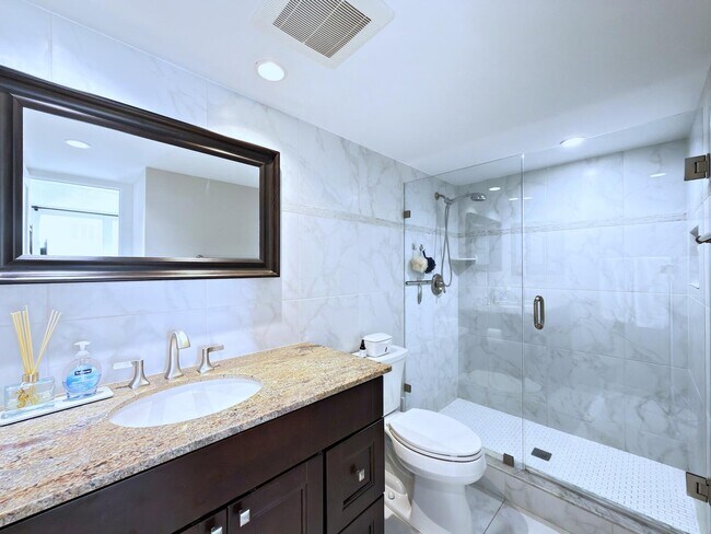 Building Photo - 3546 S Ocean Blvd