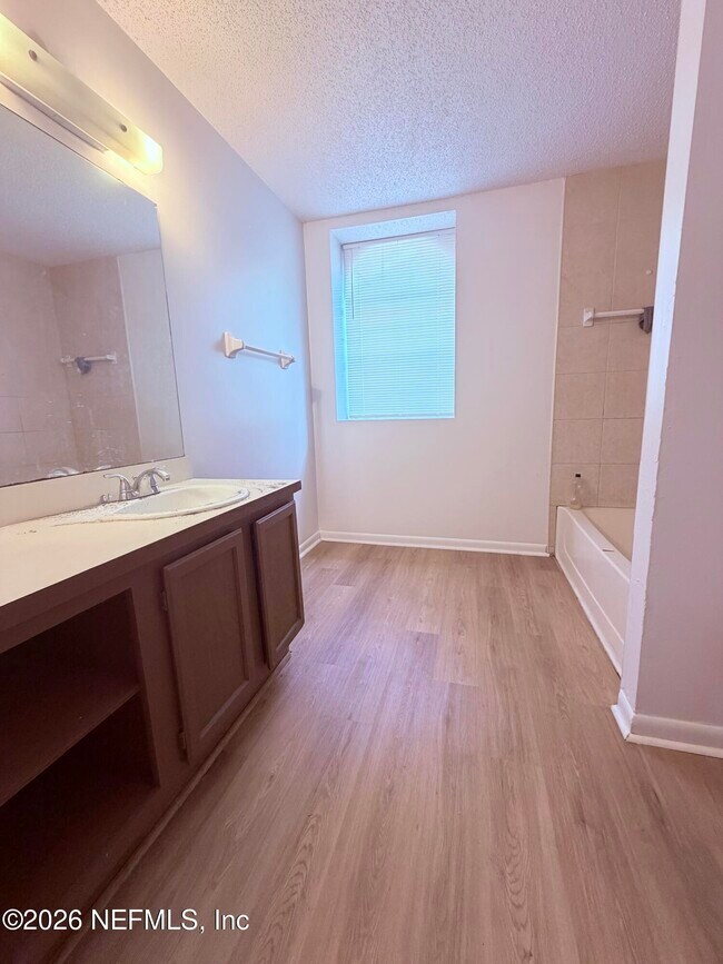 Building Photo - 8742 Pinevalley Ln