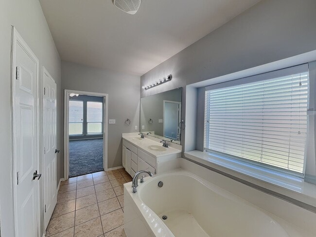 Building Photo - READY NOW! Captivating home on a cul-de-sa...