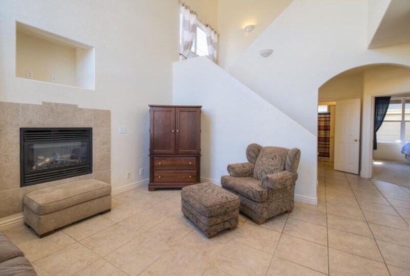 Building Photo - 1504 E Helen Way