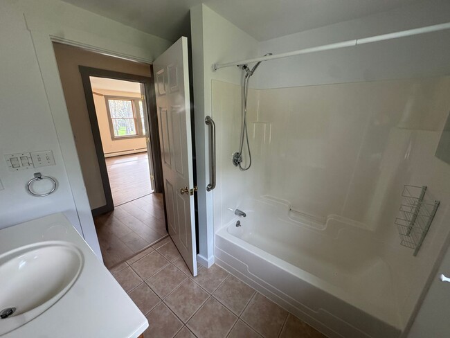Building Photo - $3,500 5BD/2BA Single Family Home Scarborough - Available 6/1