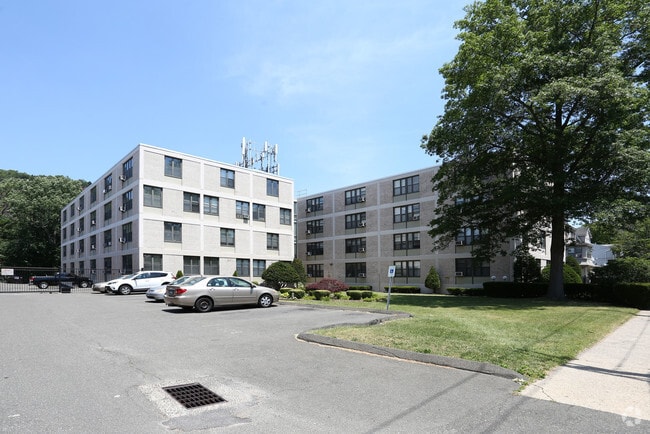 Building Photo - 1015 Whalley Ave