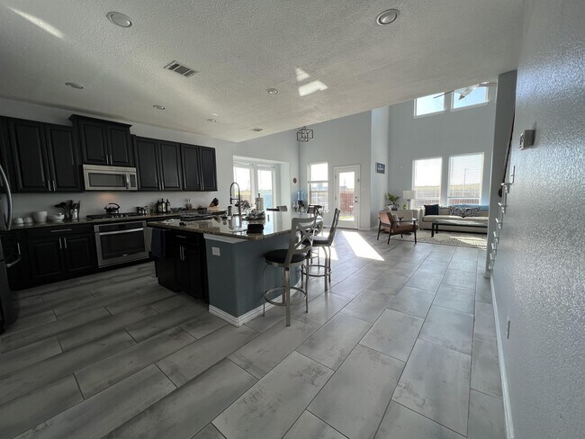 Building Photo - 200 Hot Spring Valley