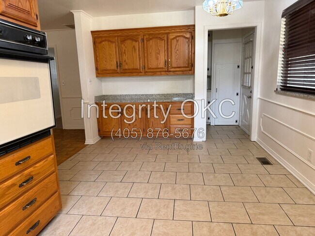 Building Photo - 4101 NW 48th St