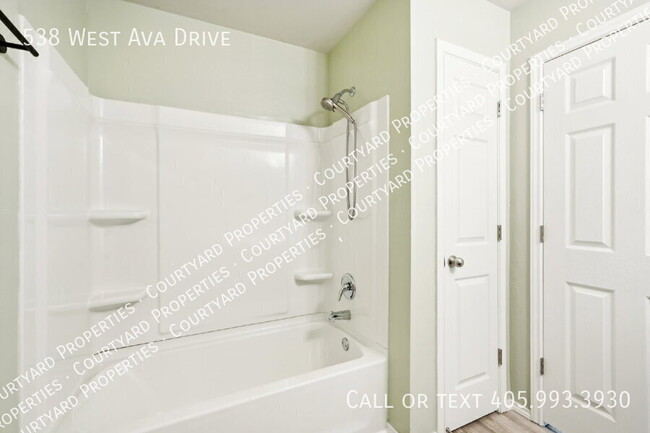 Building Photo - 538 W Ava Dr