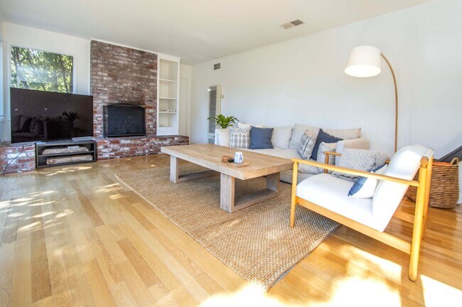 Building Photo - Perfect Family Home in Flats of Kentfield ...