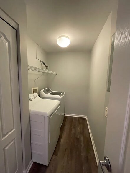 Building Photo - 2133 Welsh Dr