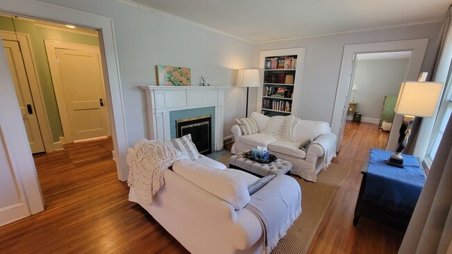 Building Photo - 2 Bed, 2 Bath Furnished Home in Greenville...