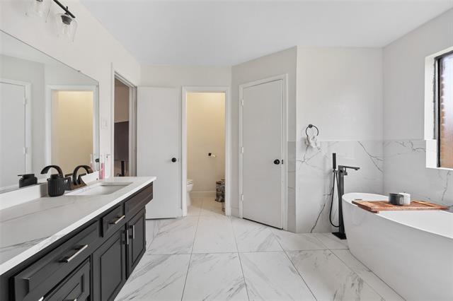Building Photo - 6419 Wrenwood Dr