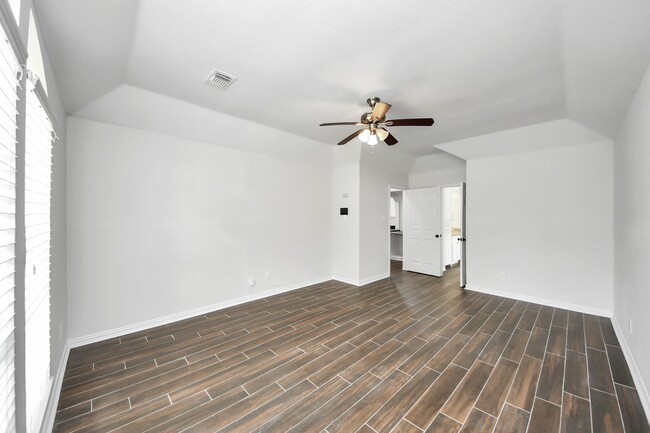 Building Photo - 5310 Oak Cove Dr