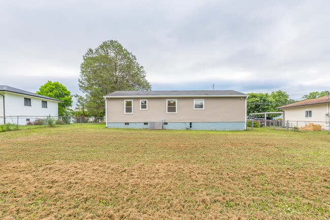 Building Photo - 43 3rd St