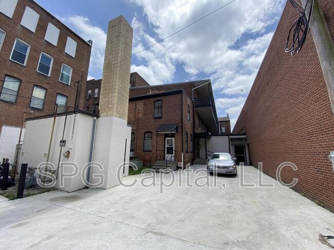 Building Photo - 5 Center Square