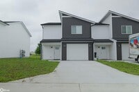 Building Photo - 502 Layne Dr