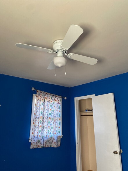 Building Photo - Room in Duplex on Valley Brook Dr