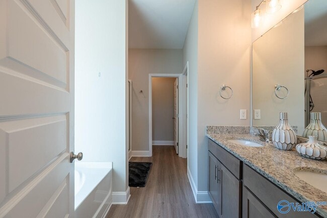 Building Photo - 106 Elaina Grey Ct