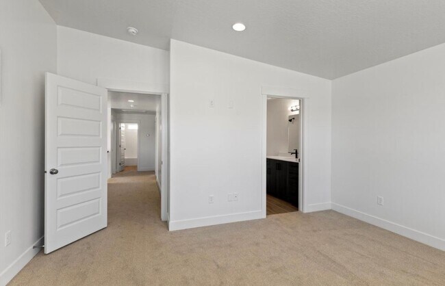 Building Photo - 5868 S Mythical Ln