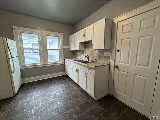 Building Photo - 526 Boyden St