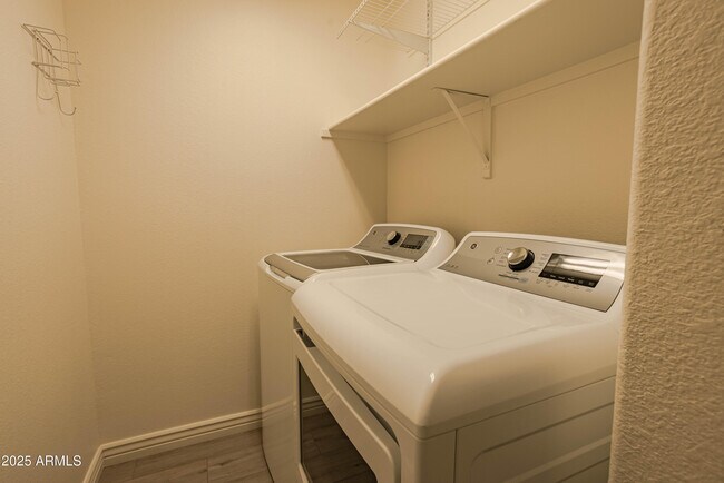 Building Photo - 1022 N Bogle Ave