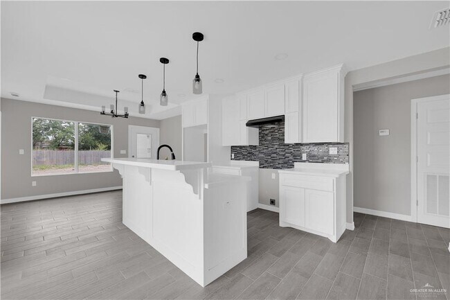 Building Photo - 16 Tower Oak Dr